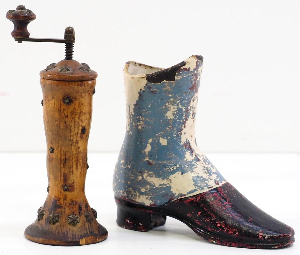 Lot 1006: Early nutmeg grinder / shoe doorstop