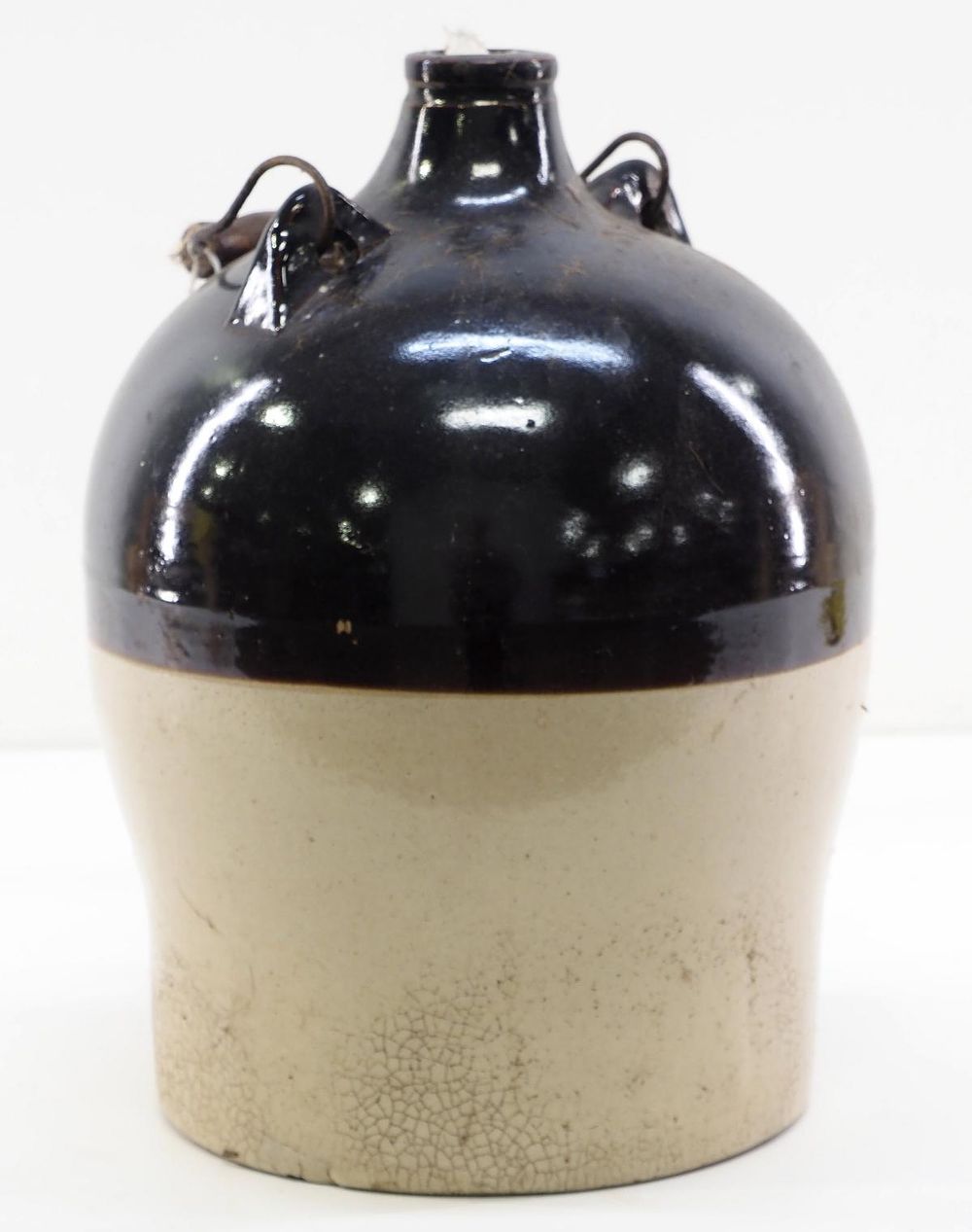 Lot 1070: 3-gallon crock jug with handle