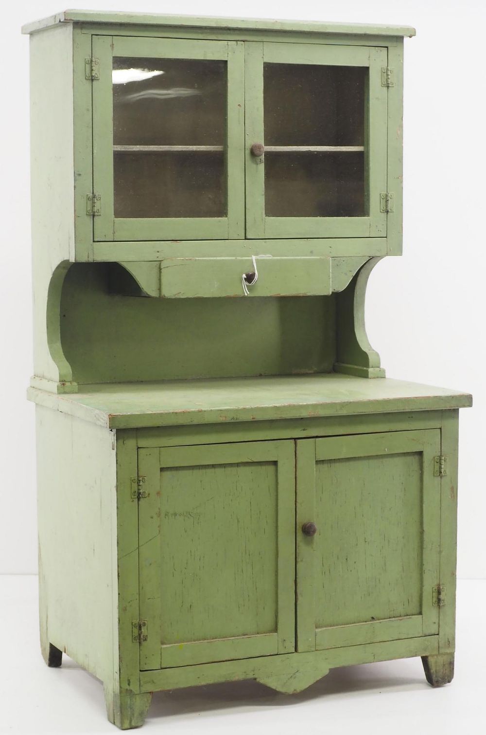 Lot 1093: Child-size wooden kitchen cabinet