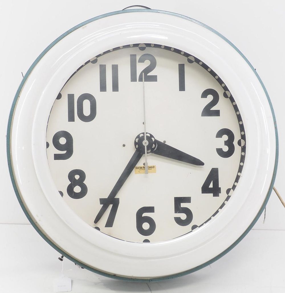 Lot 1162: Neon clock
