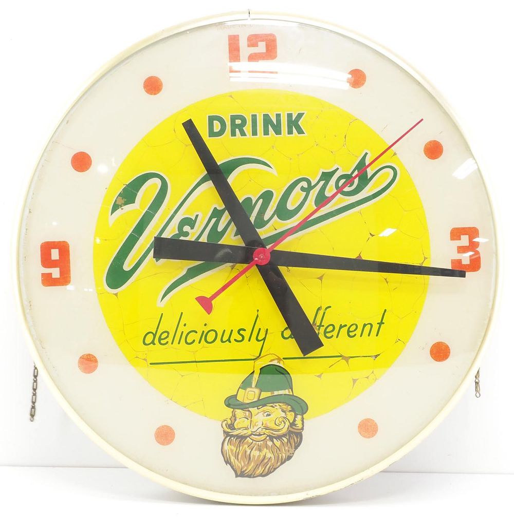 Lot 1209: Drink Vernor's lighted clock