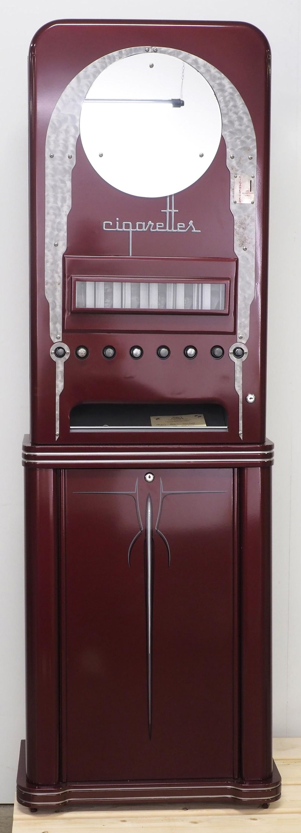 Lot 1252: 1930's Rowe cigarette vendor