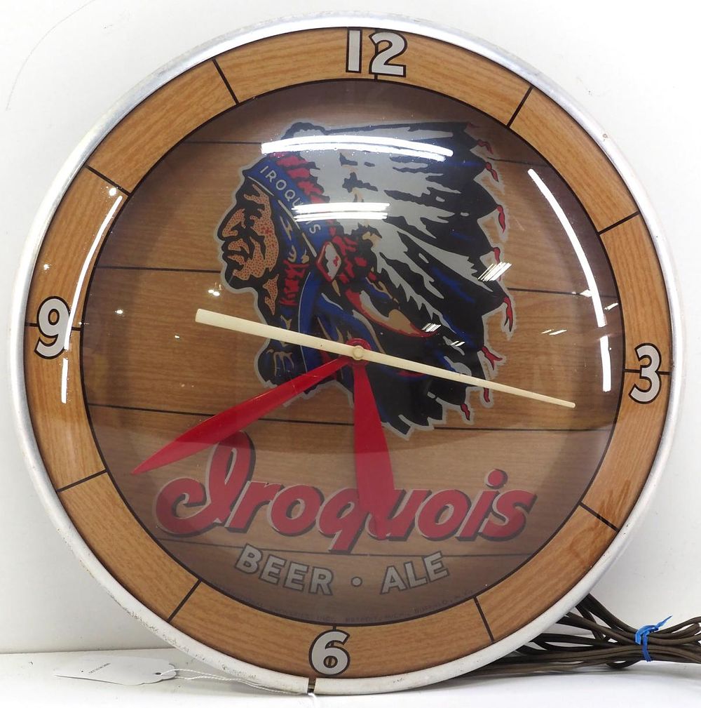 Lot 1260: Iroquois double bubble electric clock