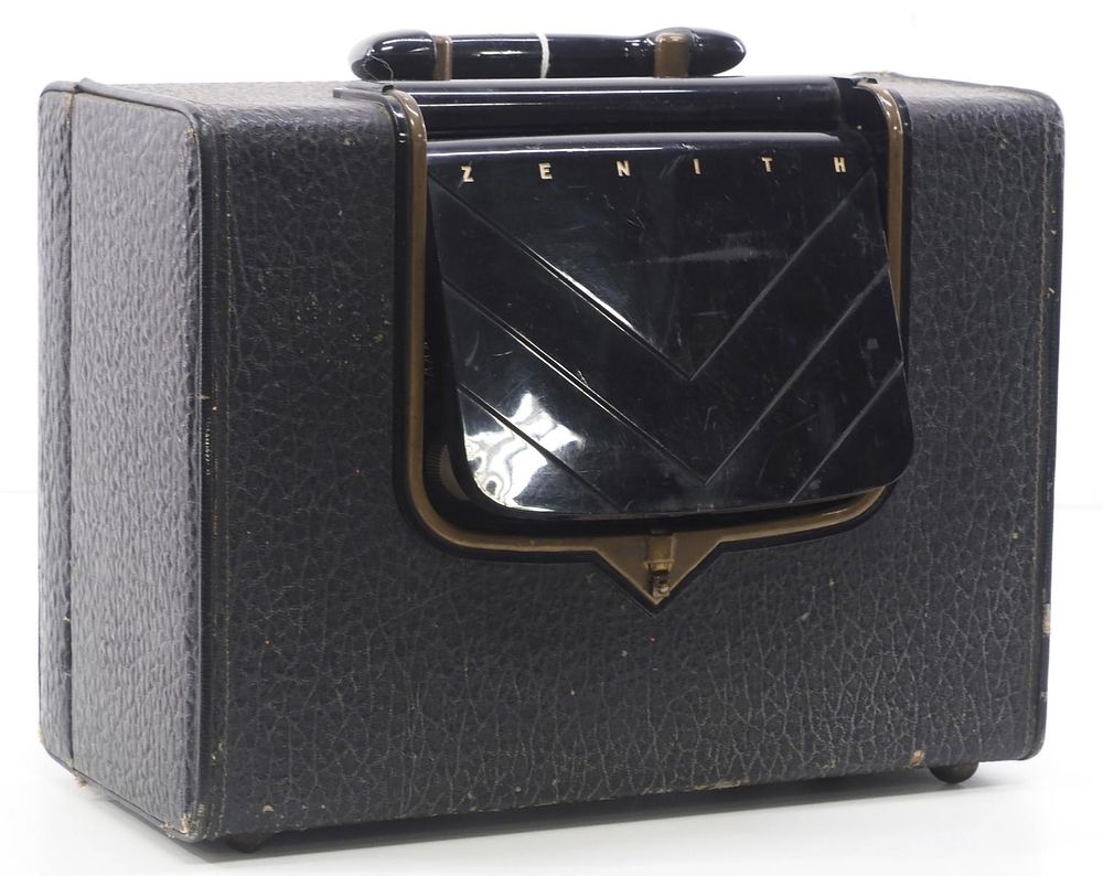 Lot 1297: Zenith Model G503Y electric radio