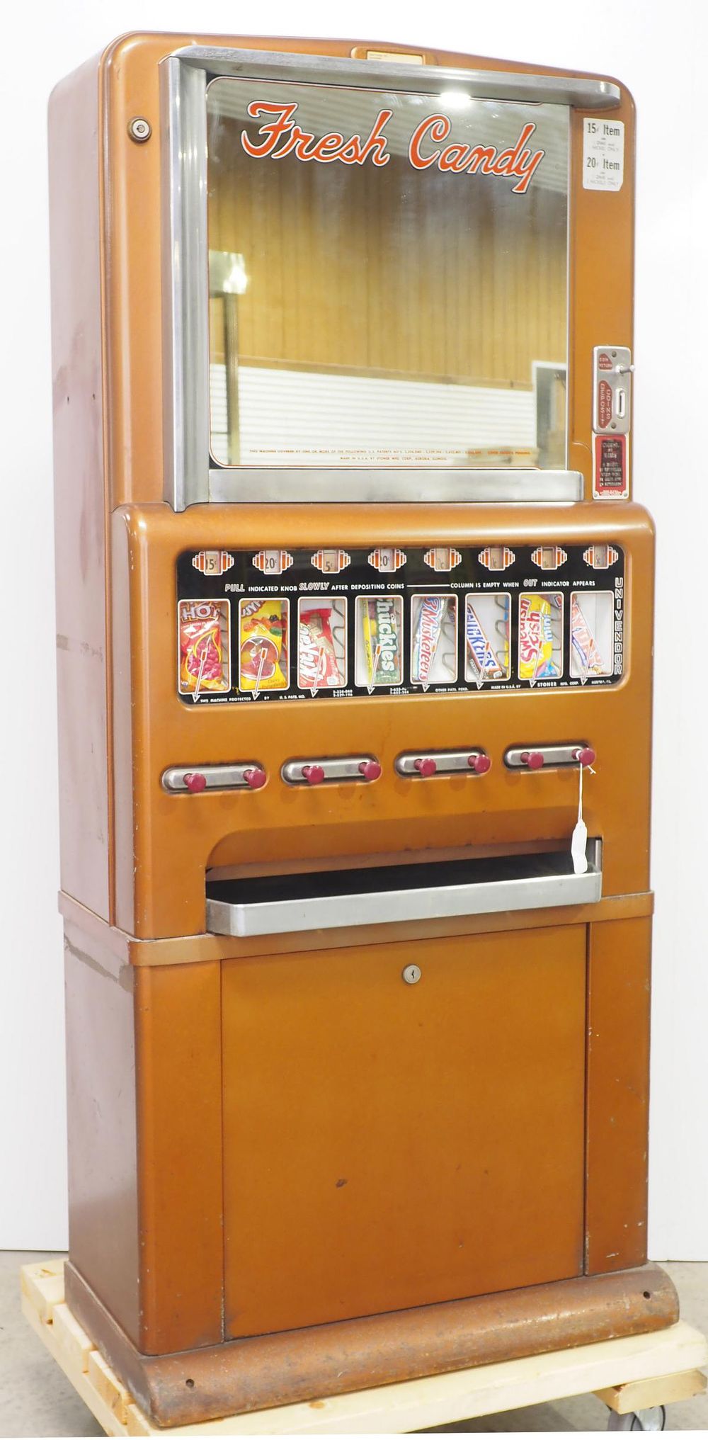 Lot 1342: Floor model candy vendor