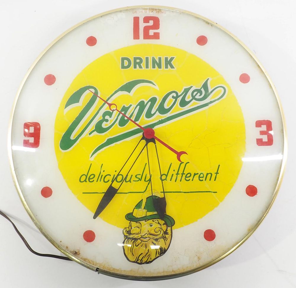 Lot 1350: Drink Vernor's lighted clock