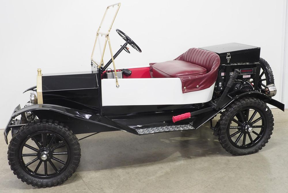 Lot 1362: Gas-powered Tin Lizzie Shriner's parade car