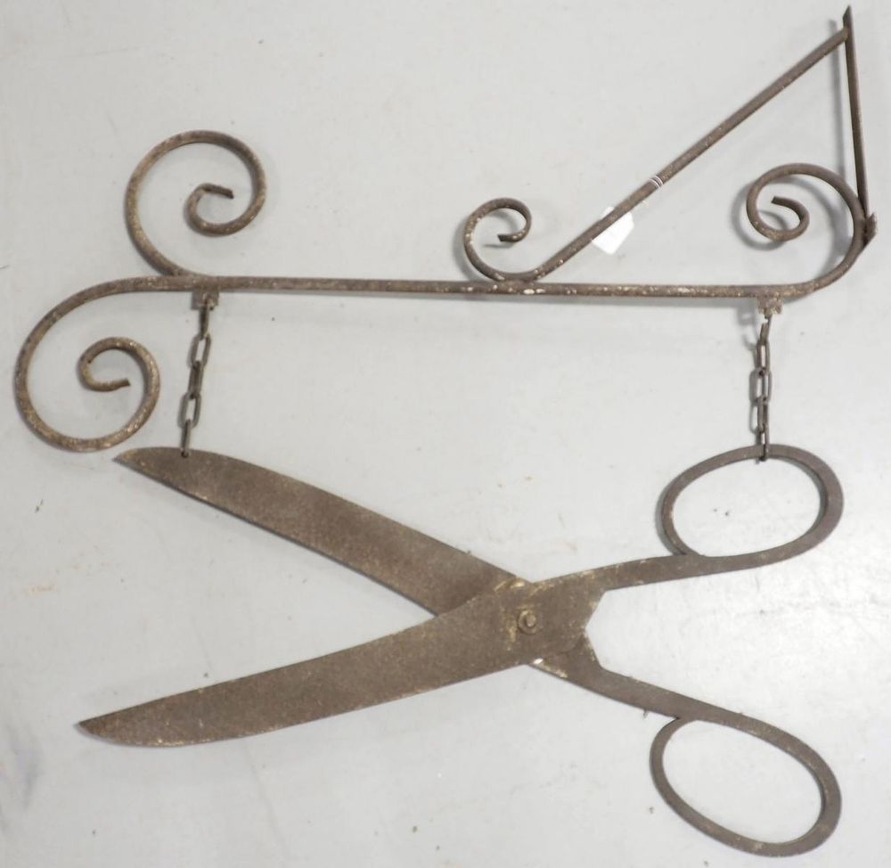 Lot 1434: Barber trade sign with hanger