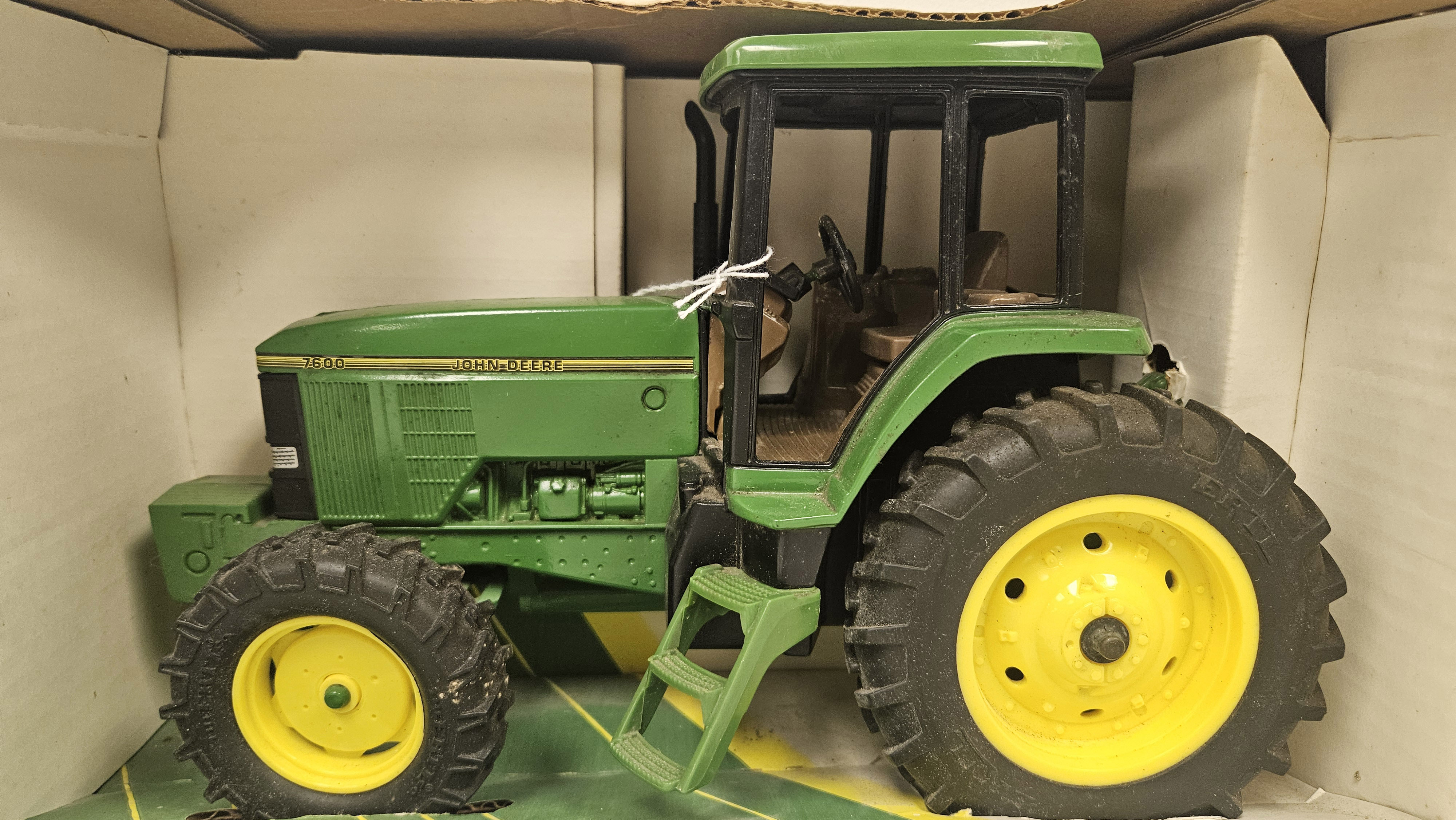 John Deere 7600 Tractor with MFWD