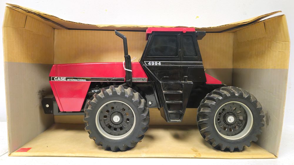 Lot 5149: Case International 4994 4-Wheel Drive Tractor