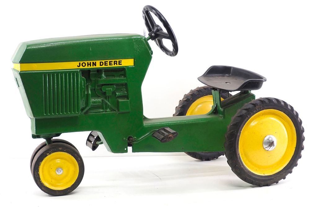 Lot 5176B: Model No.520 John Deere Pedal Tractor