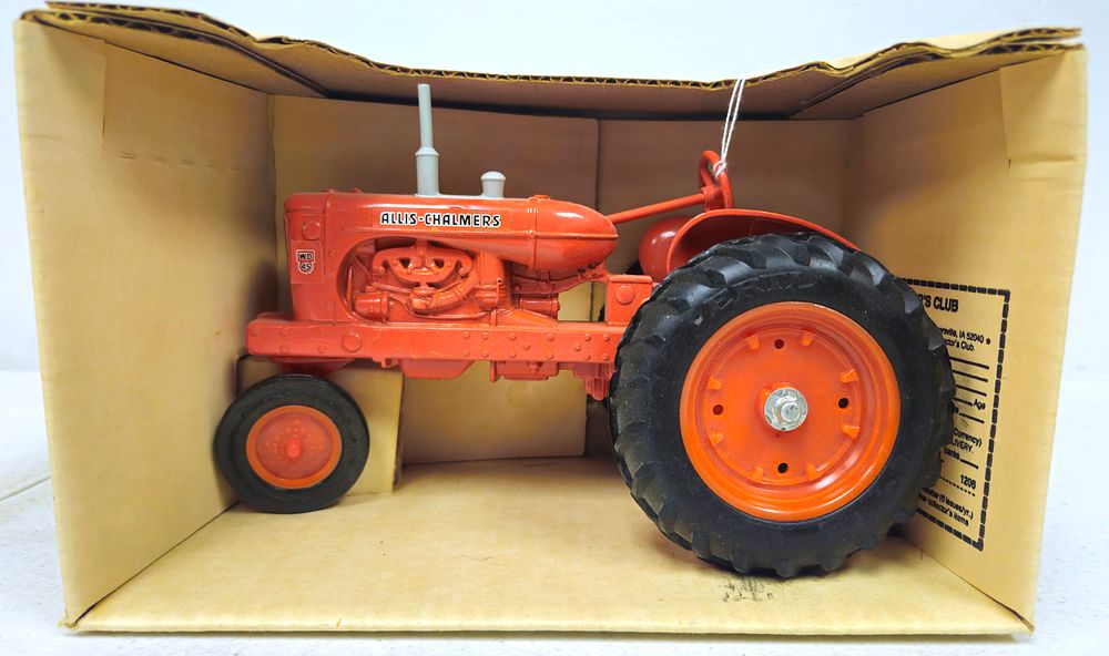 Lot 5188: Allis Chalmers WD-45 NF Antique Tractor