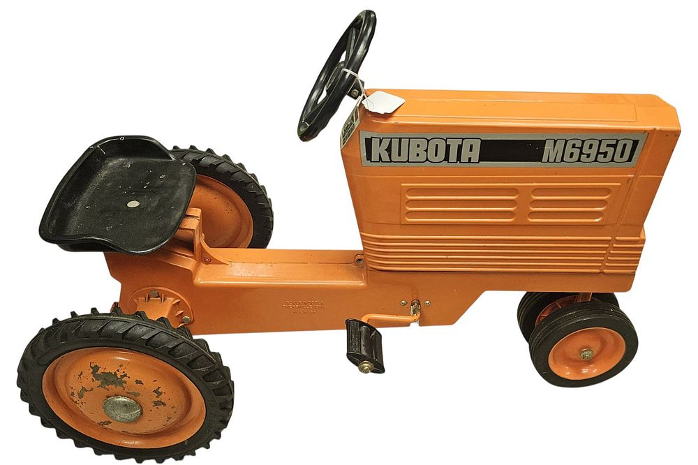 Lot 5203: Kubota NF M6950 Pedal Tractor