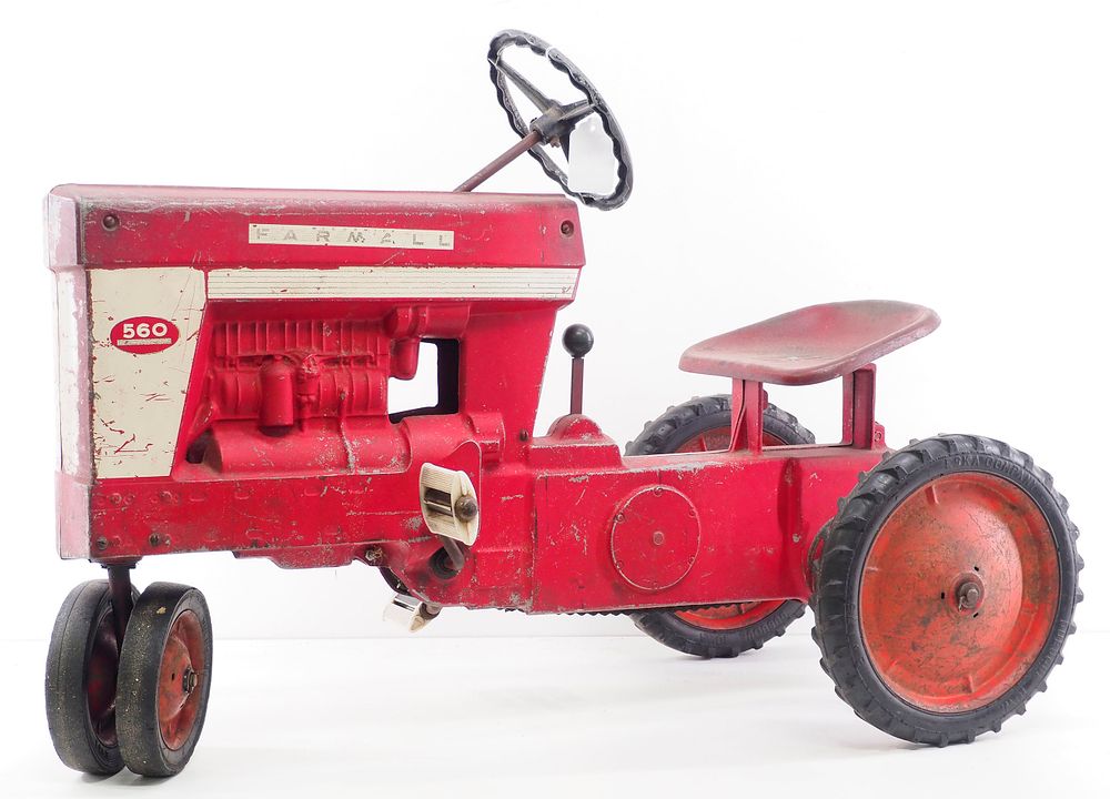 Lot 5205A: Eska Farmall 560 Pedal Tractor