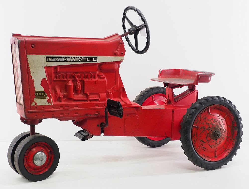Lot 5205B: Eska Farmall 806 Pedal Tractor