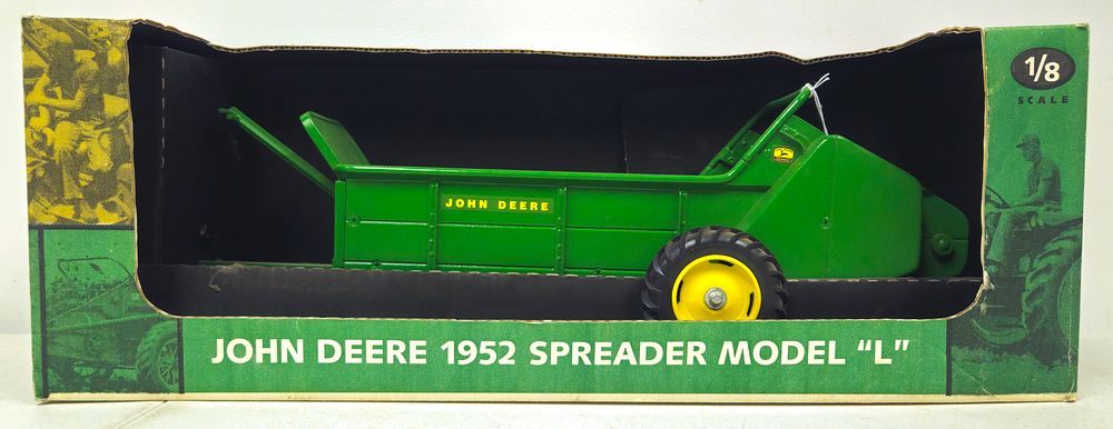 Lot 5220: 1/8 Scale John Deere 1952 Model L Spreader