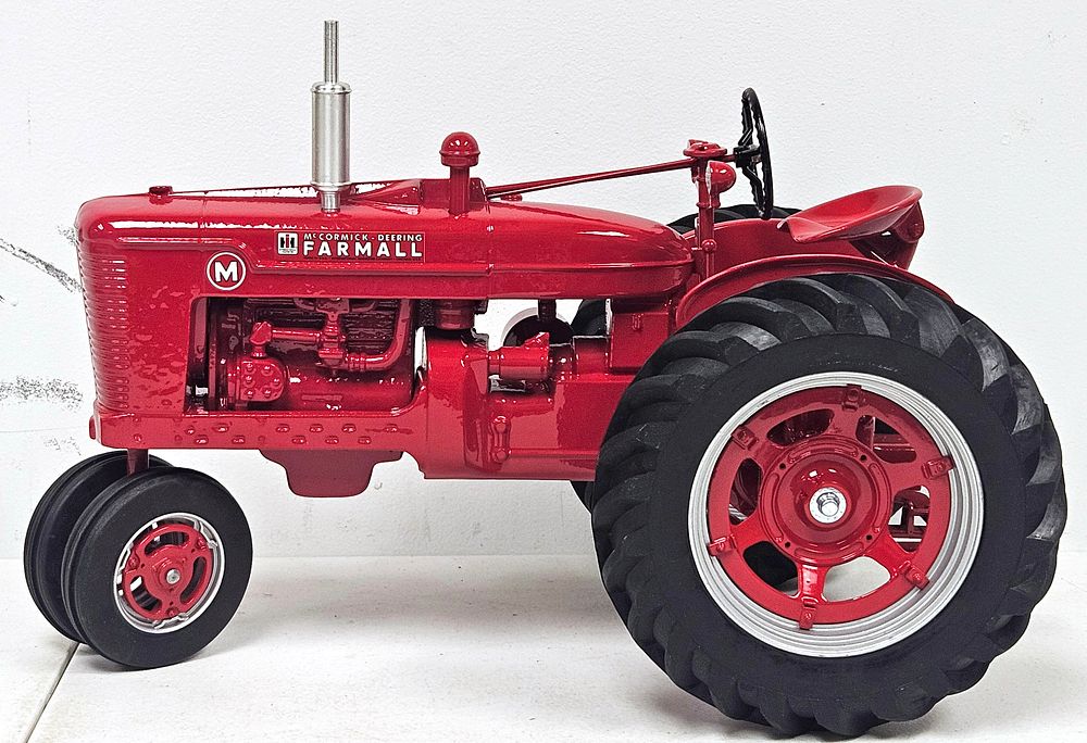 Lot 5226: 1/8 Scale McCormick Deering Farmall M NF Tractor