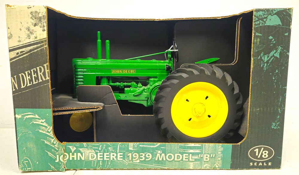 Lot 5231: 1/8 Scale John Deere 1939 Model B Tractor