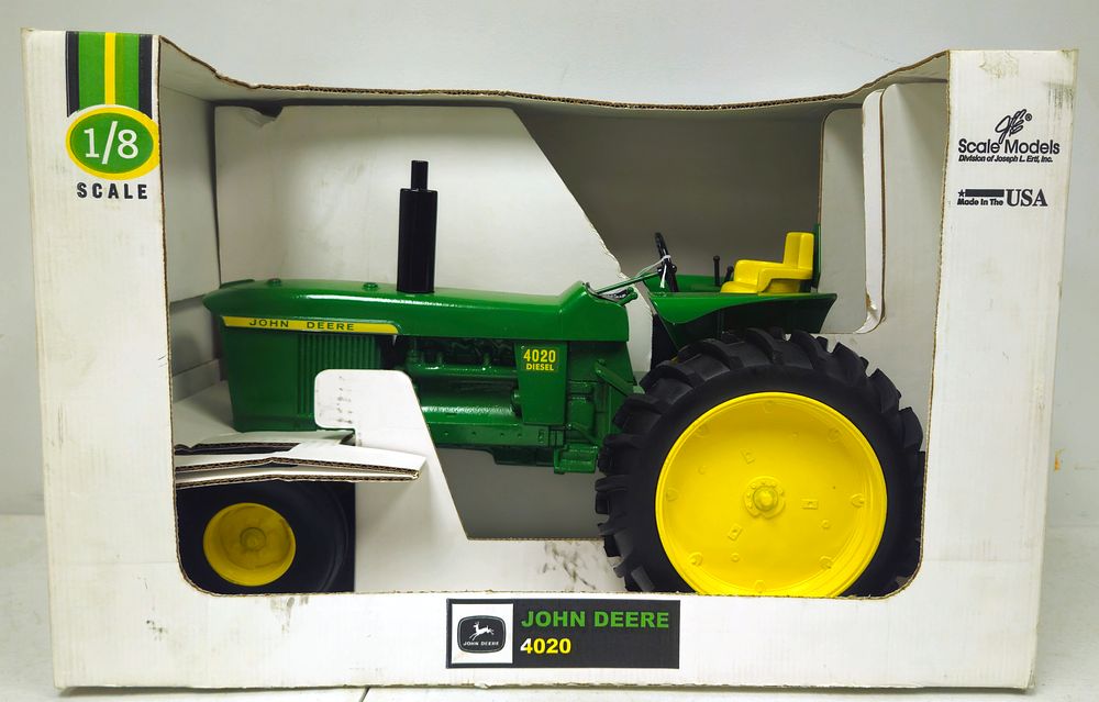 Lot 5233: 1/8 Scale John Deere WF 4020 Tractor
