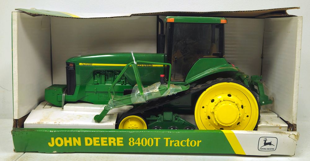 Lot 5237: John Deere 8400T Tractor