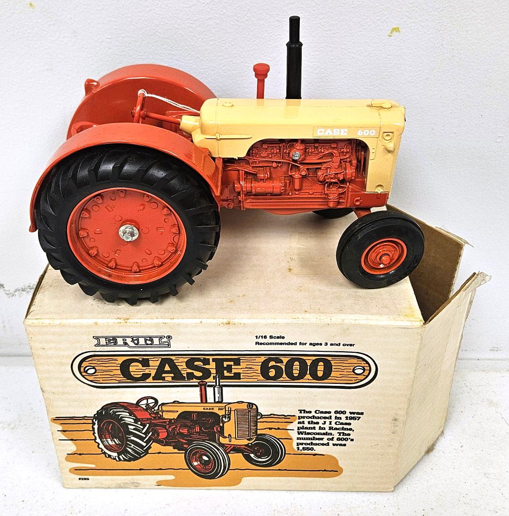 Lot 5256: Case WF 600 Tractor