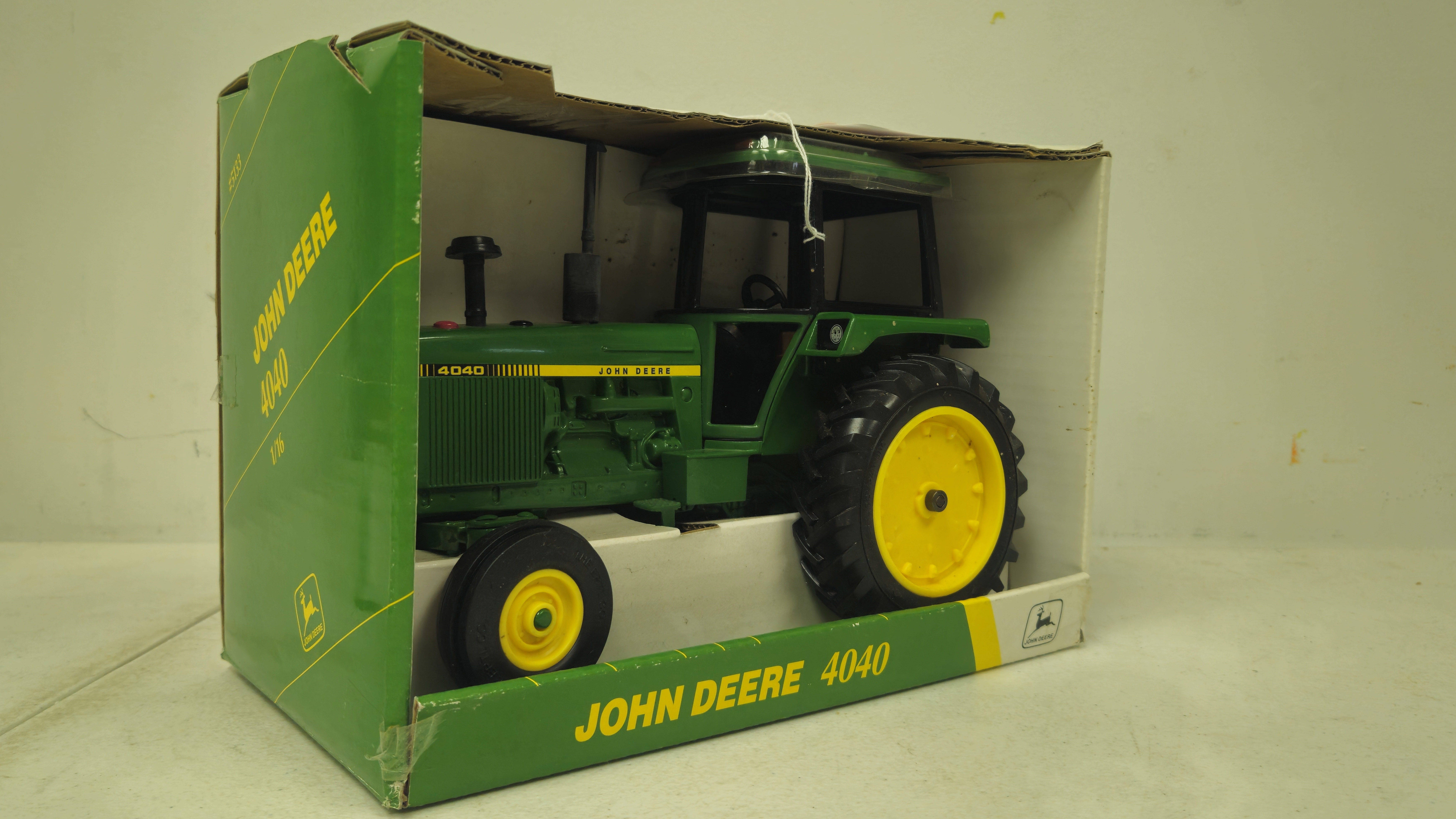 John Deere WF 4040 Tractor