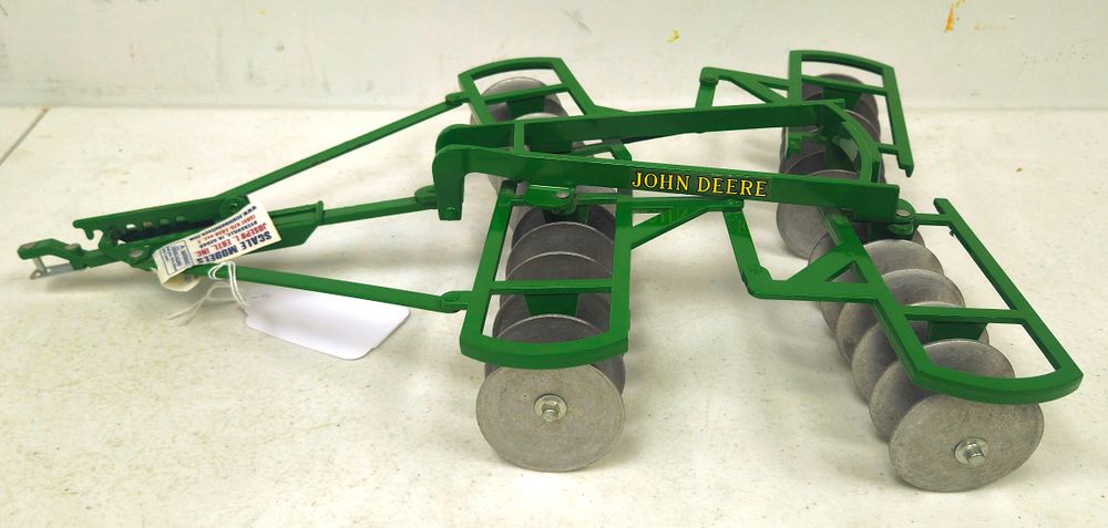 Lot 5270: 1/8 Scale John Deere Tandem Disk Harrow