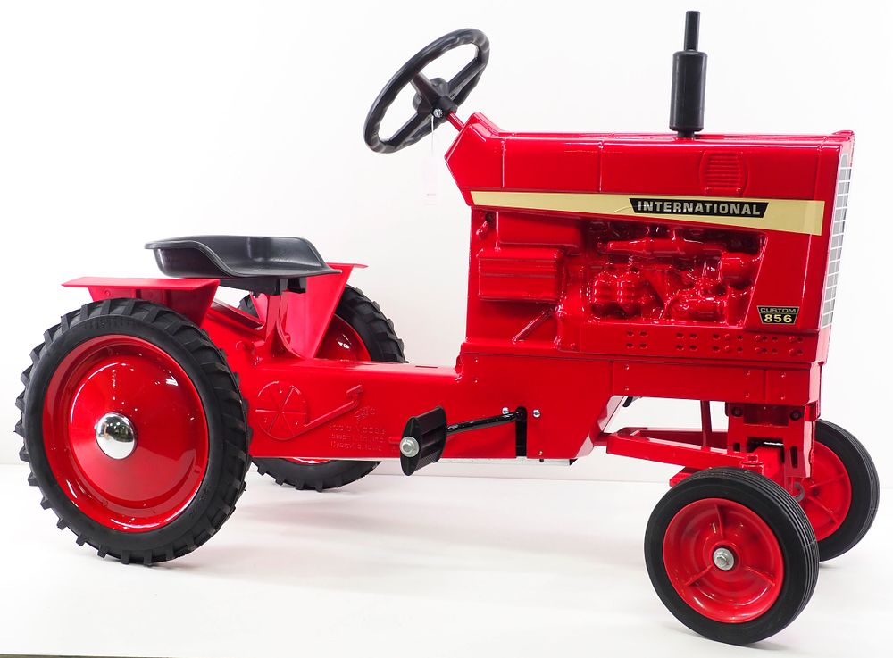 Lot 5278: Custom 856 Pedal Tractor