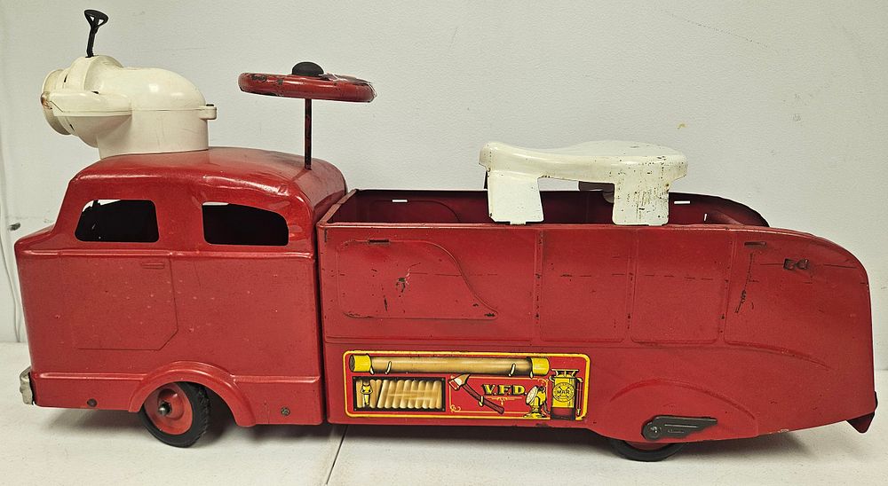 Lot 5283: 1950's Marx Sit-n-Ride Fire Truck