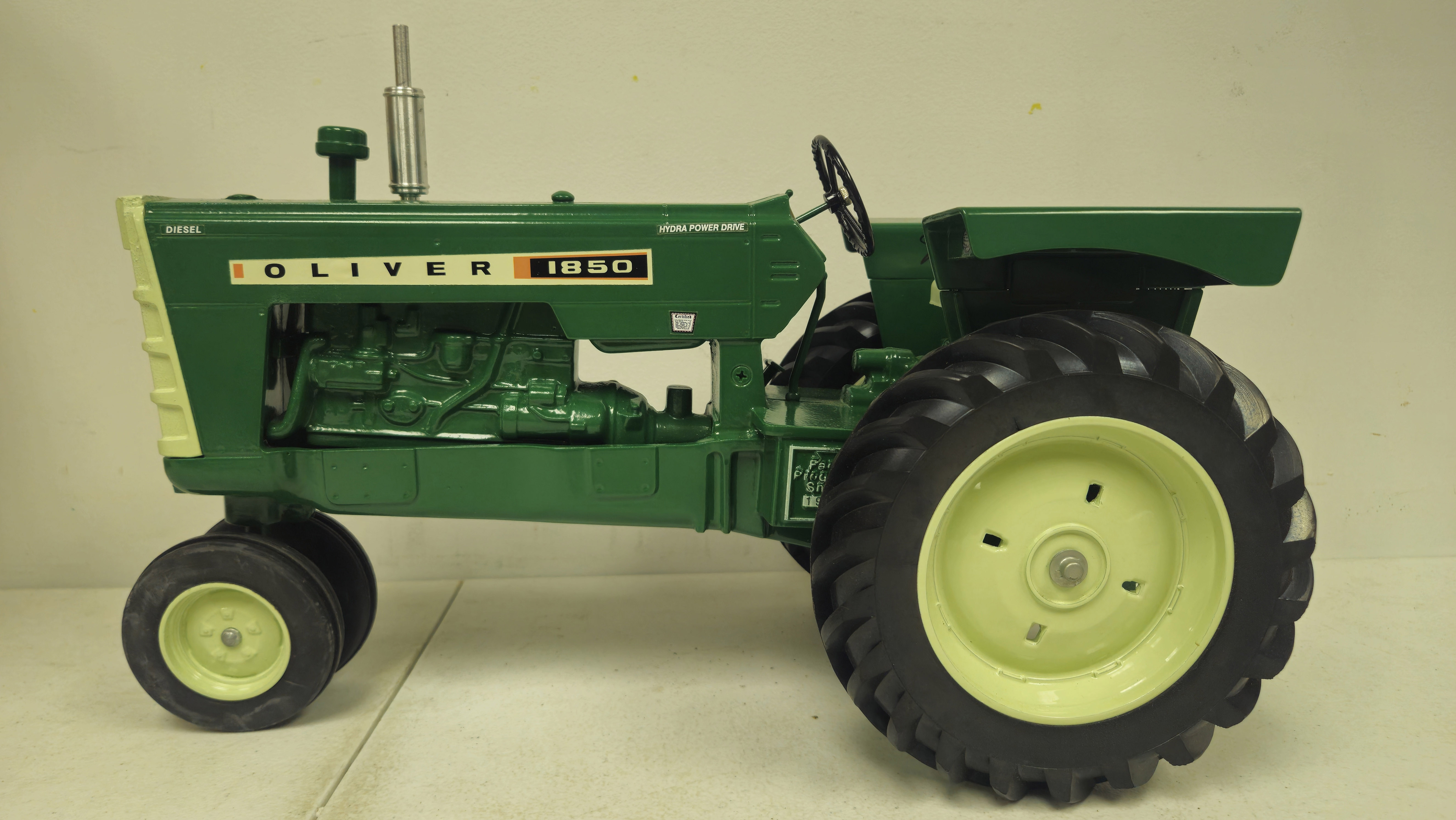 1/8 Scale Oliver 1850 NF Tractor