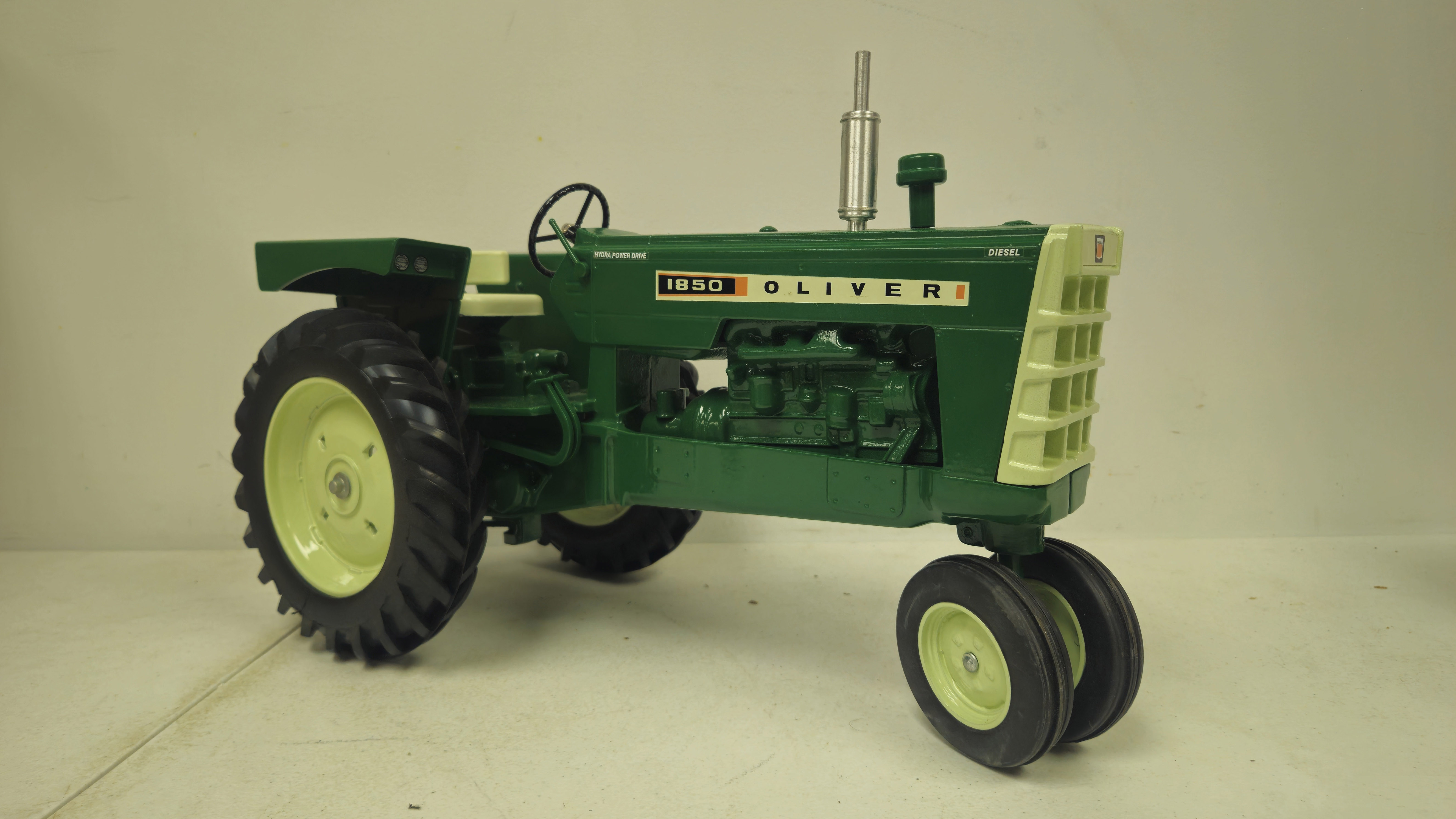 1/8 Scale Oliver 1850 NF Tractor