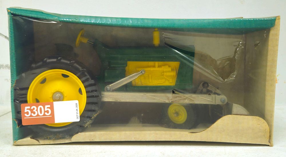 Lot 5305: Hubley Mighty Metal Tractor Loader