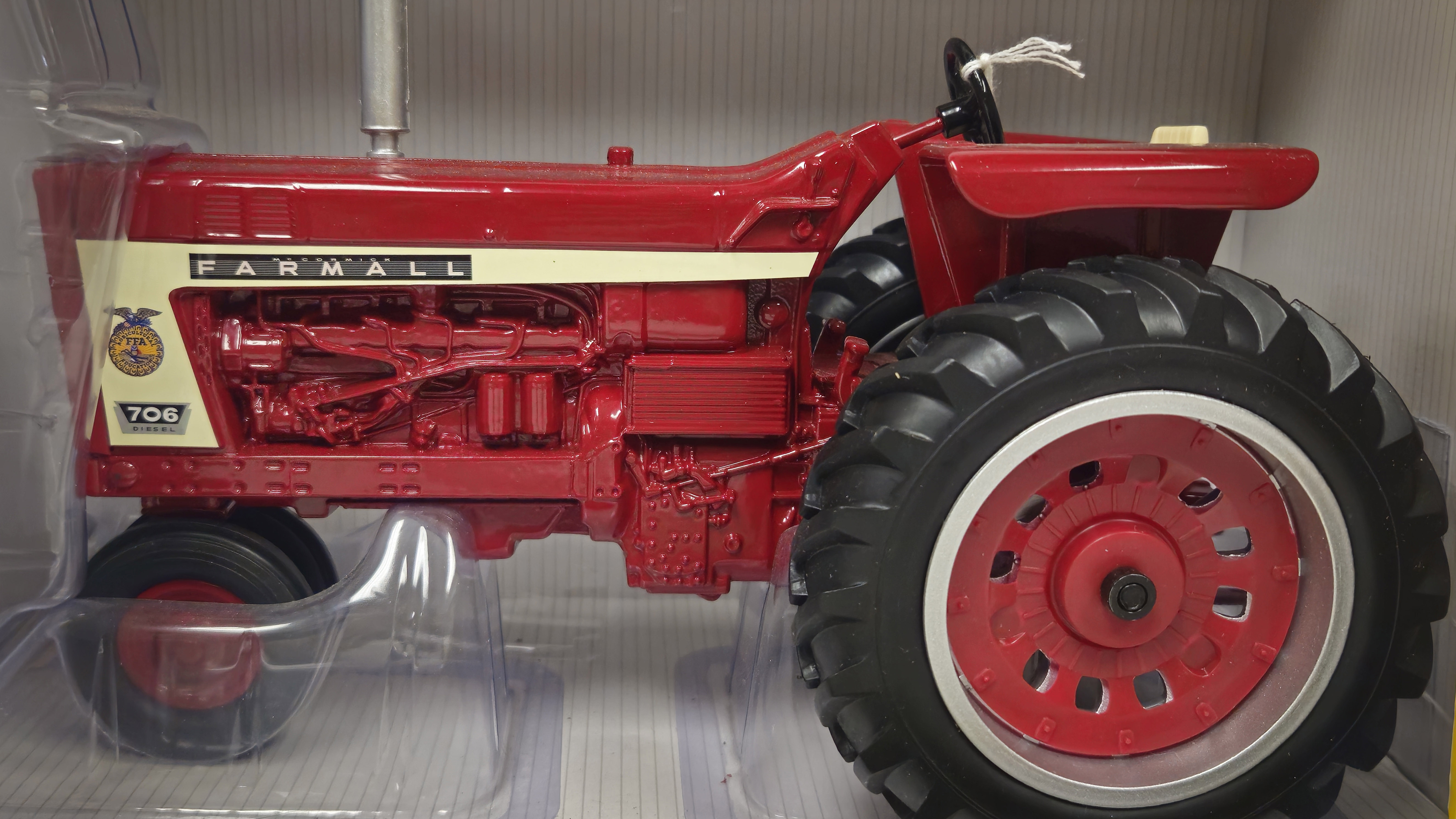 IH 706 NF Tractor