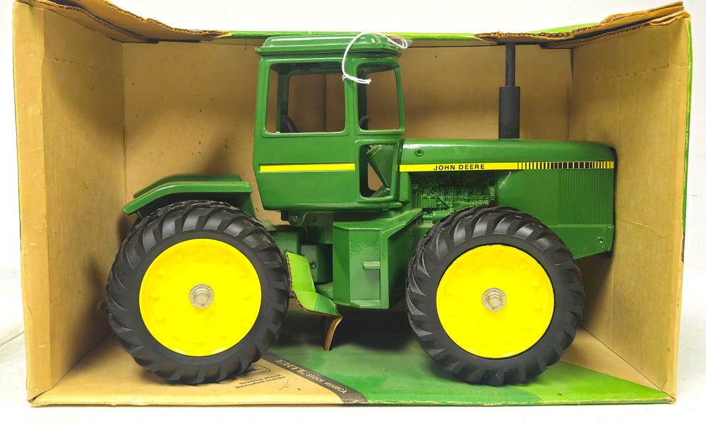 Lot 5314: John Deere 4 Wheel Drive Tractor