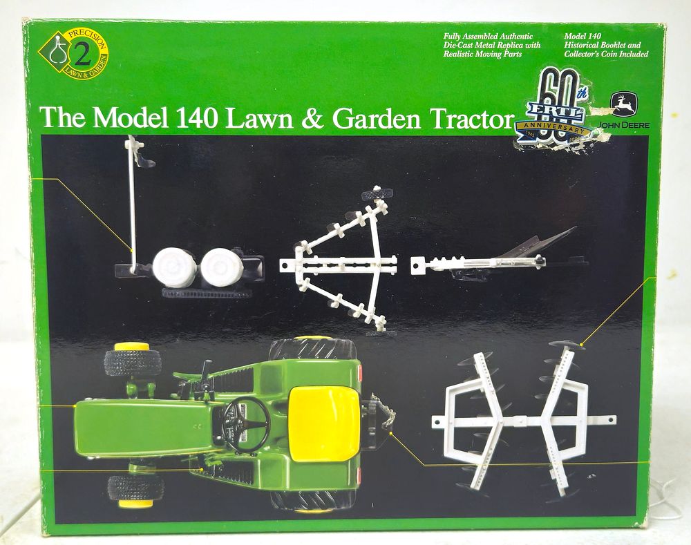 Lot 5319: John Deere Model 140 Lawn & Garden Tractor