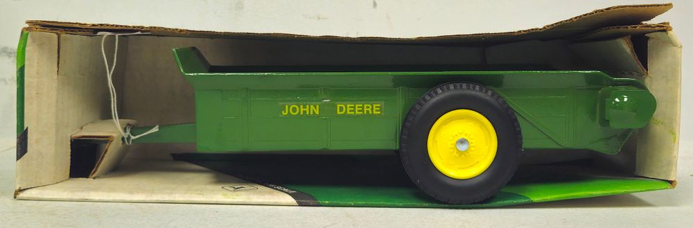 Lot 5320: John Deere Farm Implement Spreader