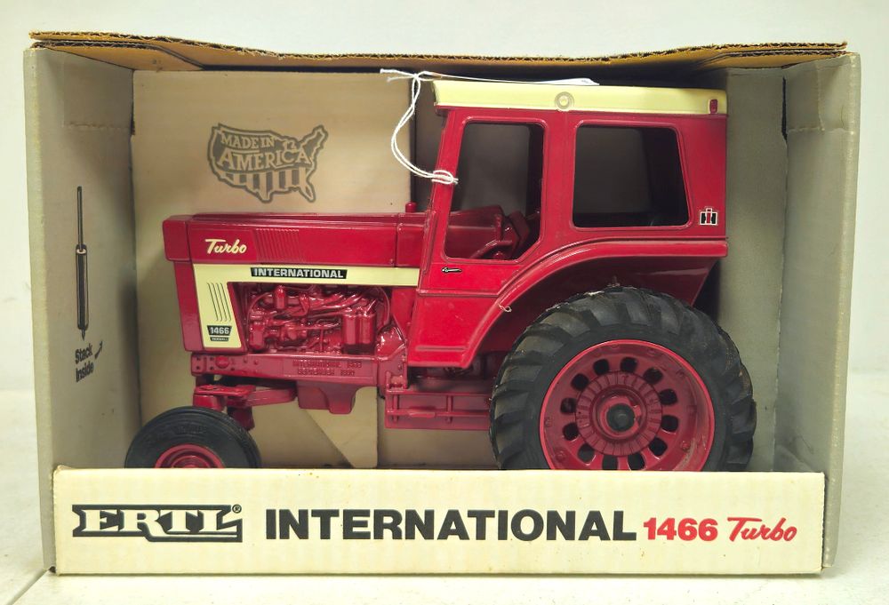 Lot 5323: International 1466 WF Turbo White Stripe Tractor