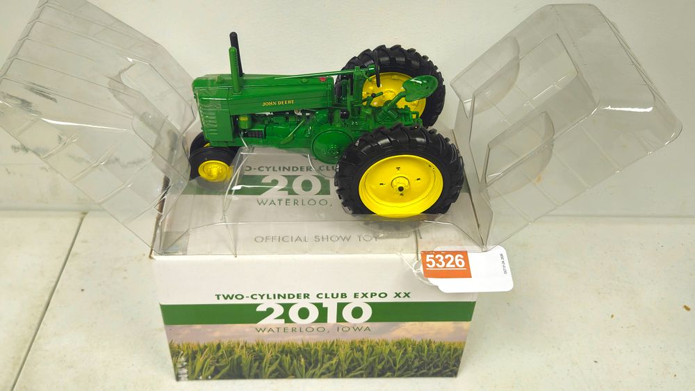 Lot 5326: John Deere Model GM Tractor