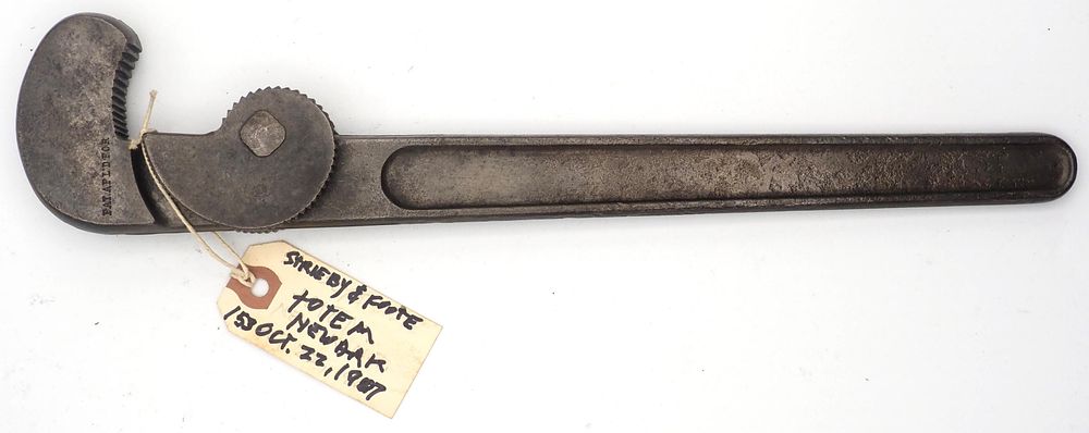 Lot 153: "Strieby & Foote Totem Newark N.J. U.S.A."
