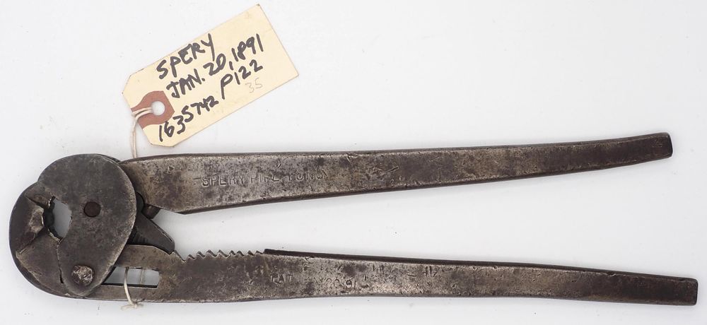 Lot 163: 11.5''L "Spery Pipe Tong"