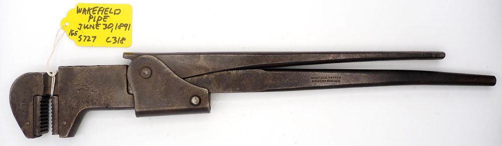 Lot 165: 17.25''L "Wakefield Wrench Worcester Mass"