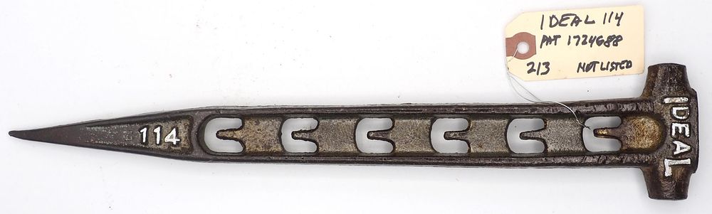 Lot 213: 13.5''L "Ideal 114" tent stake/hammer