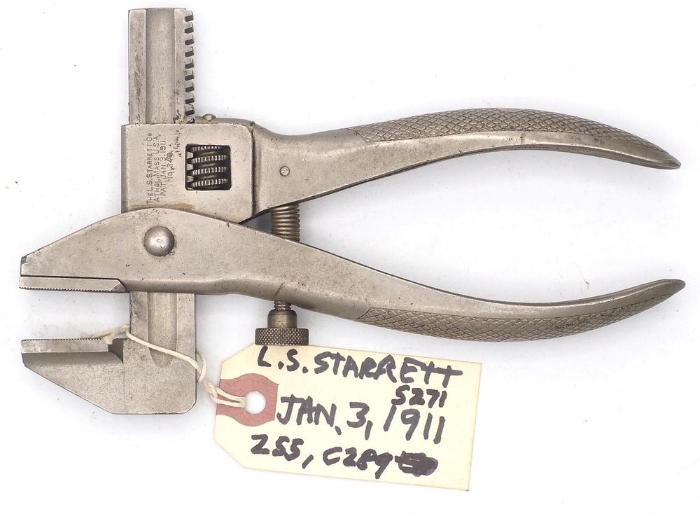 Lot 255: "The L.S. Starrett Co Athol Mass USA