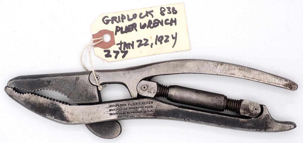 Lot 277: 8.5''L "Griplock Plier Wrench