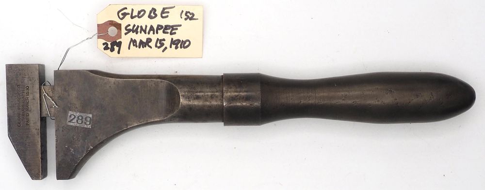 Lot 289: 12''L Globe Wrench Co.