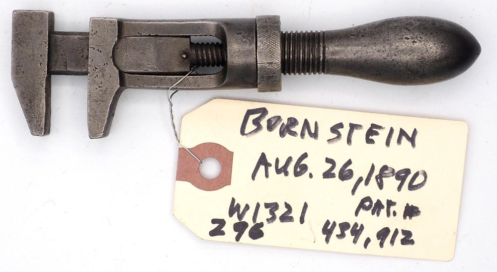 Lot 296: 4''L Bornstein metal handle double screw