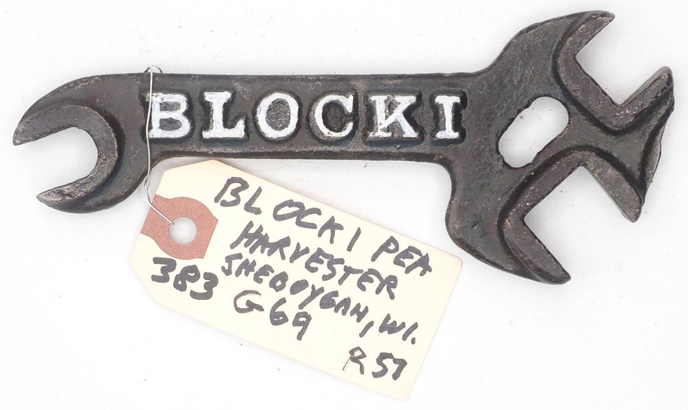 Lot 383: 5.75''L "BlockI" pea harvester