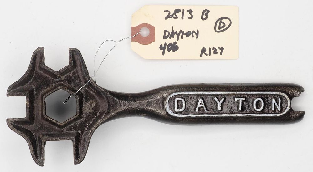 Lot 406: 7.5''L "Dayton"