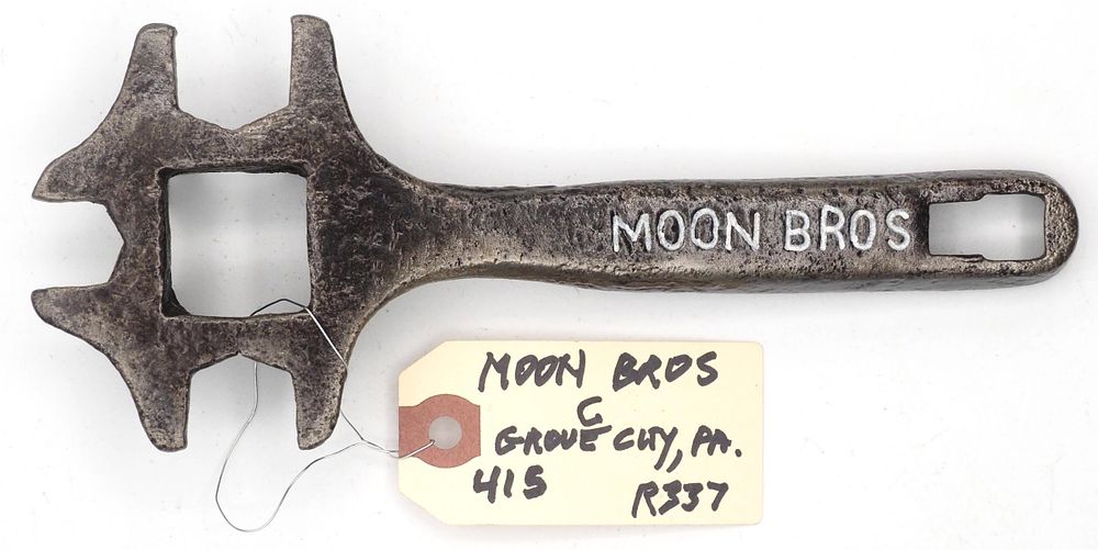 Lot 415: 7.5''L "Moon Bros"