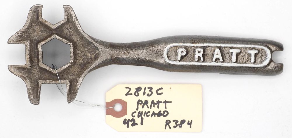 Lot 421: 7.75''L "Pratt", Chicago